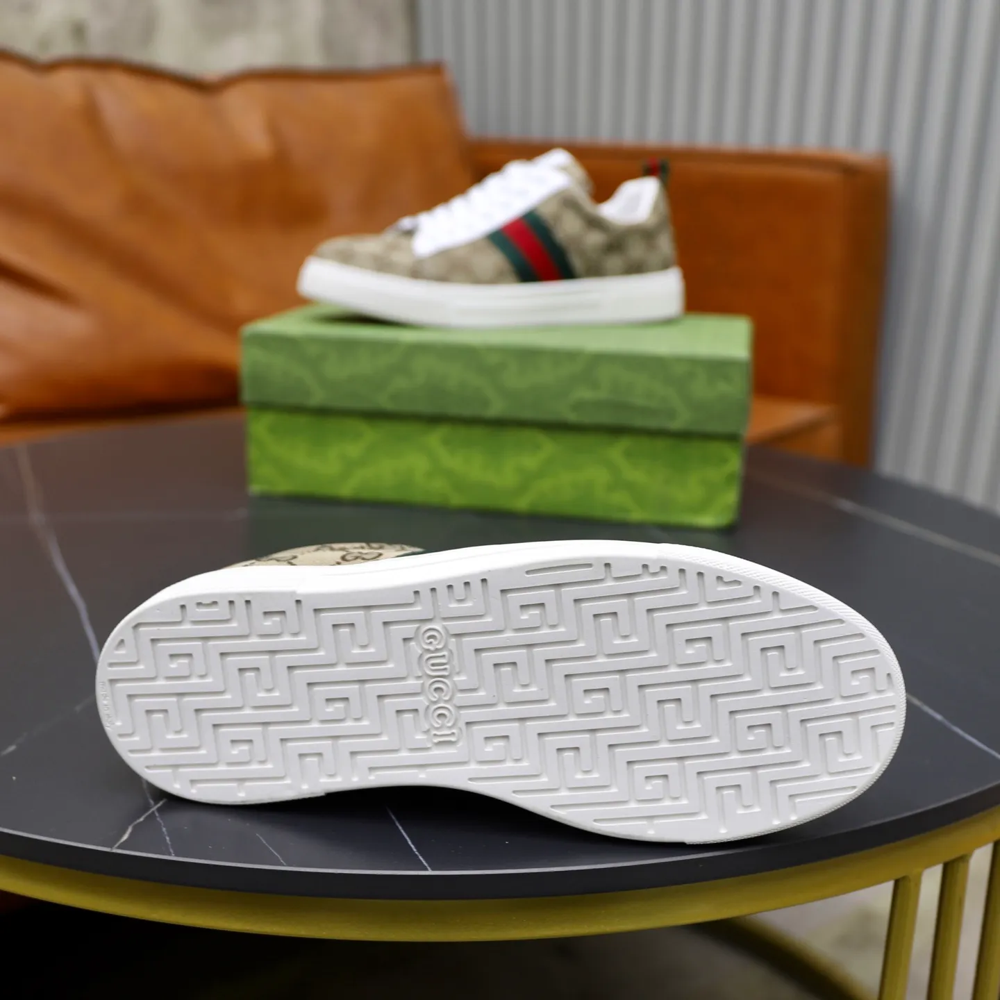 Ex-factory price: 440💰🙅‍♂️🙅‍♂️🙅‍♂️ Brand: GUCCI Standard code: 38-44 (45 customized) Grade: Same as the official website Material: Original material splicing Comfortable and breathable lining Lightweight and wear-resistant sports outsole Style category: Men's fashionable casual shoes Running sneakers Distinguished luxury brand elements Top luxury Color: actual picture color